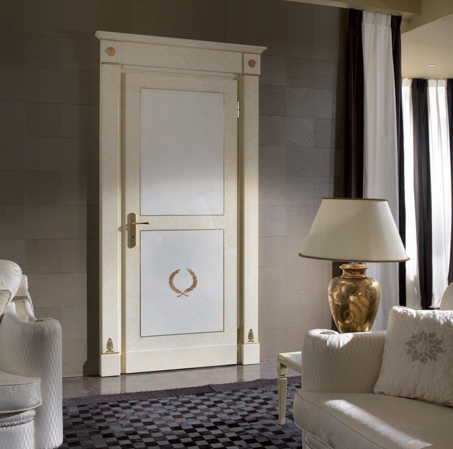 Doors of solid wood with carved gilded Versailles, Turri