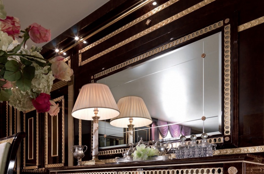 The mirror in an engraved frame solid wood Arcade Plus Turri