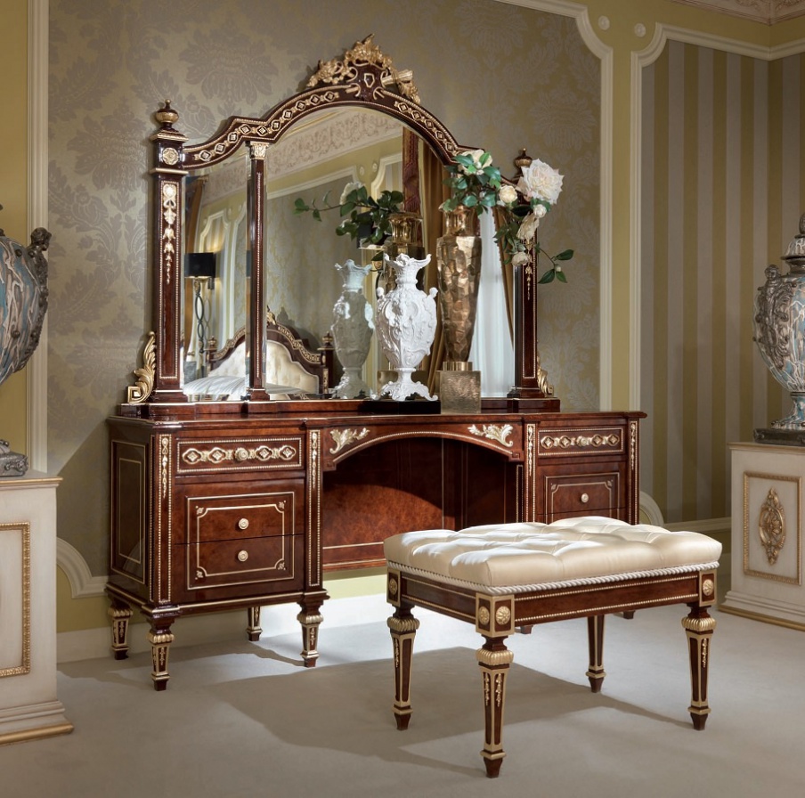 Floor mirror solid wood with carved elements Aida, Turri