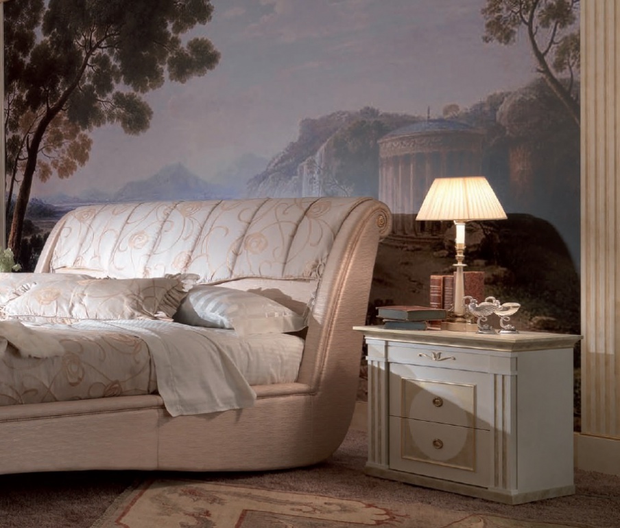 The bedside table made of solid wood lacquered Exedra, Turri