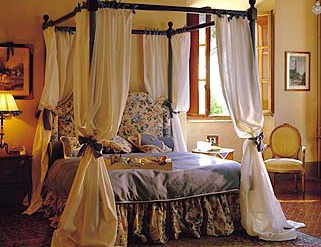 Bed with high headboard - DOLFI