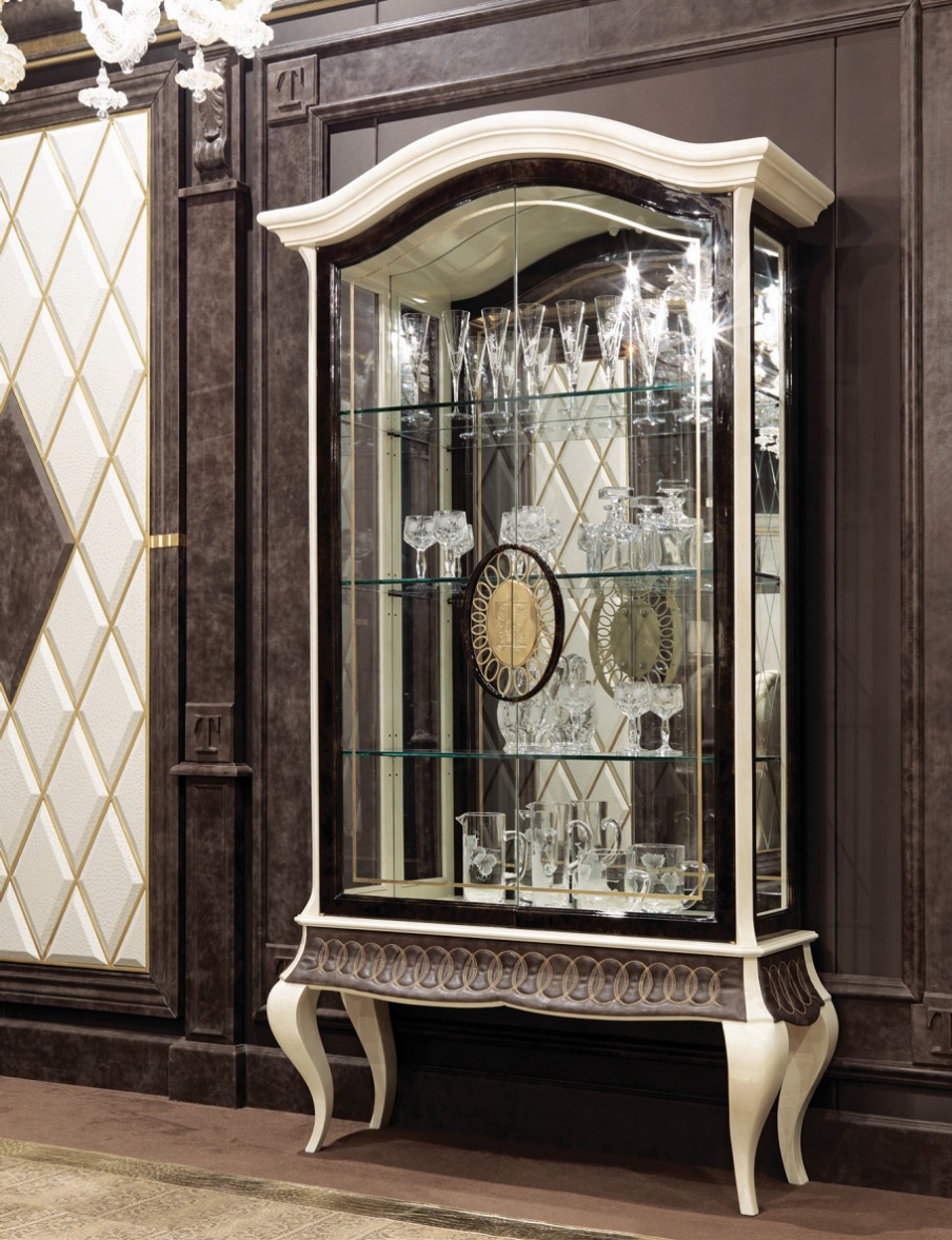 Showcase solid wood Versailles, Turri