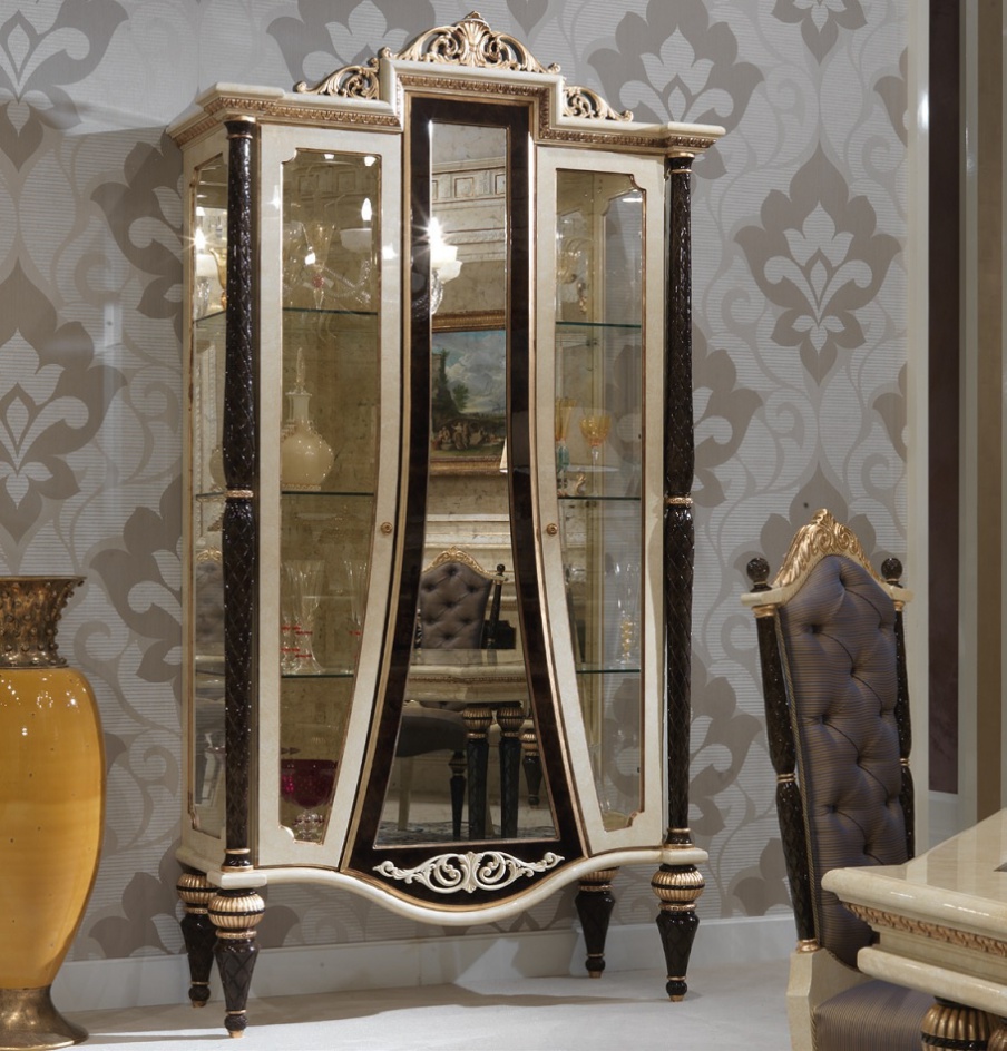 Showcase on a frame of wood Bovary, Turri