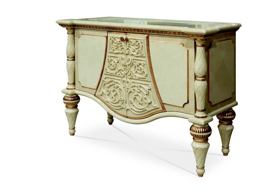 A chest of drawers in classical style Bovary, Turri