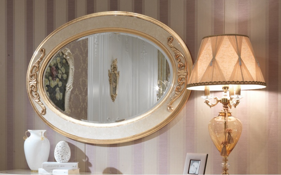 Oval mirror frame in solid wood Bovary, Turri