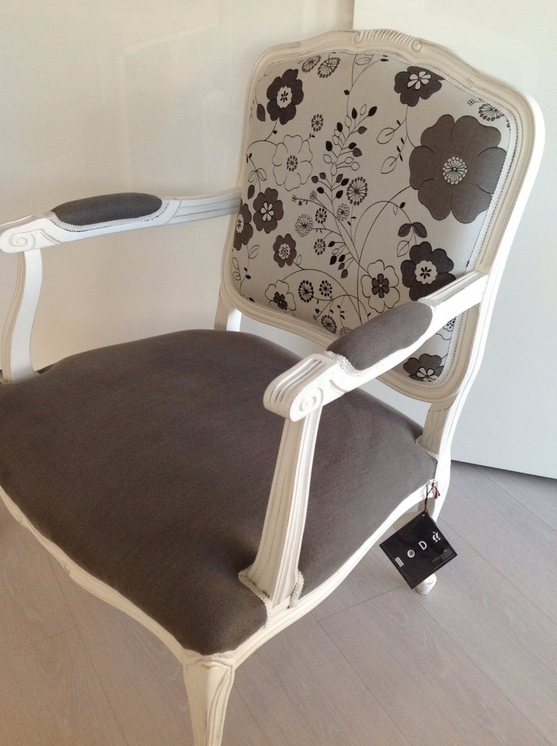 The chair on the carved frame in fabric Hypnose, Moda