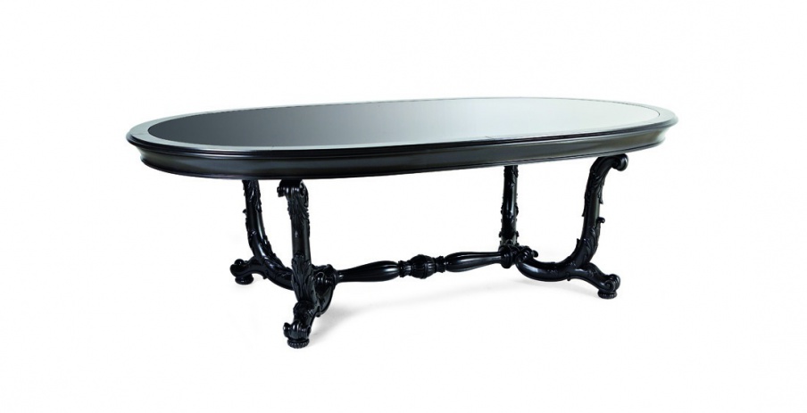 Oval table from Italian producer Roberto Giovaninni