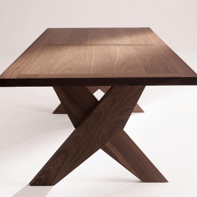 Plato dining table