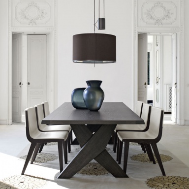 Plato dining table