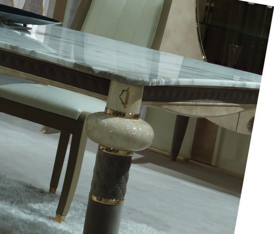 Dining table wood Caractere, Turri