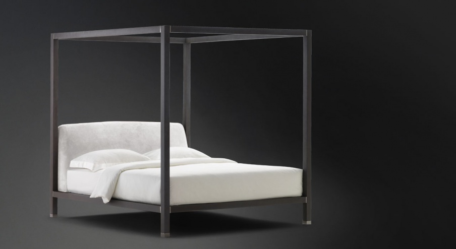 Ari has a double bed, Flou 