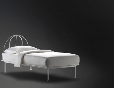 Odnopolnaja bed Tappeto Volante, Flou 