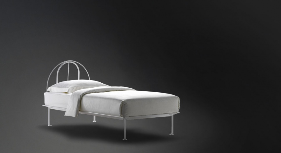 Odnopolnaja bed Tappeto Volante, Flou 