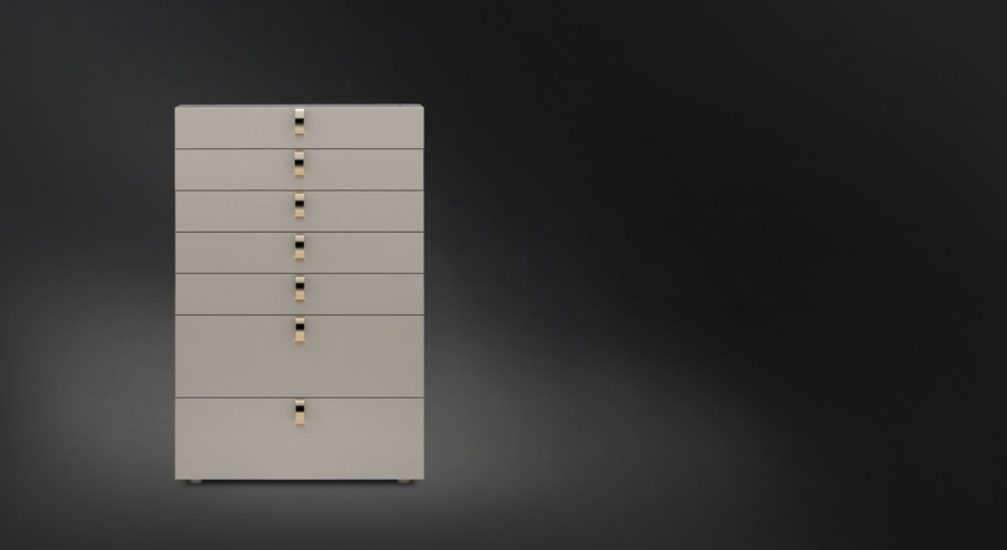 The Splendor of drawers with handles metallicheskimi, Flou