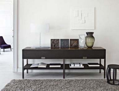 The console is natural wood Eracle, Maxalto