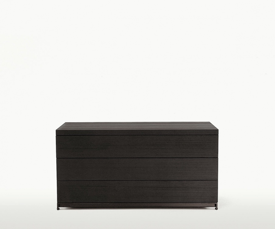 The Mida chest of drawers made of solid wood, Maxalto
