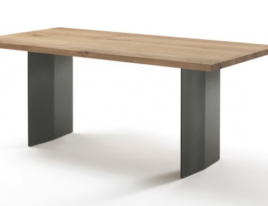 The table on the iron pillars of the Sky-Natura Squared, Riva 1920