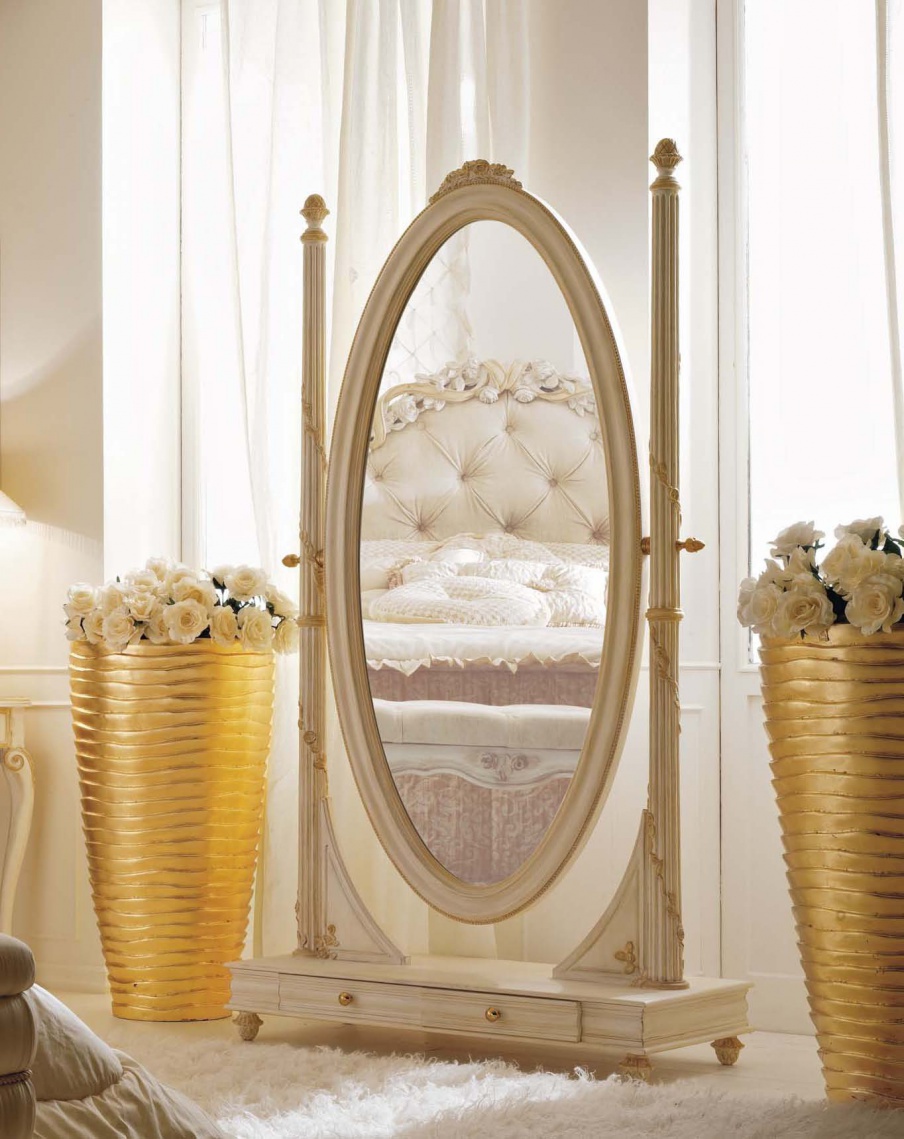 Floor mirror in a frame made of solid wood Ambiente Notte, Savio Firmino