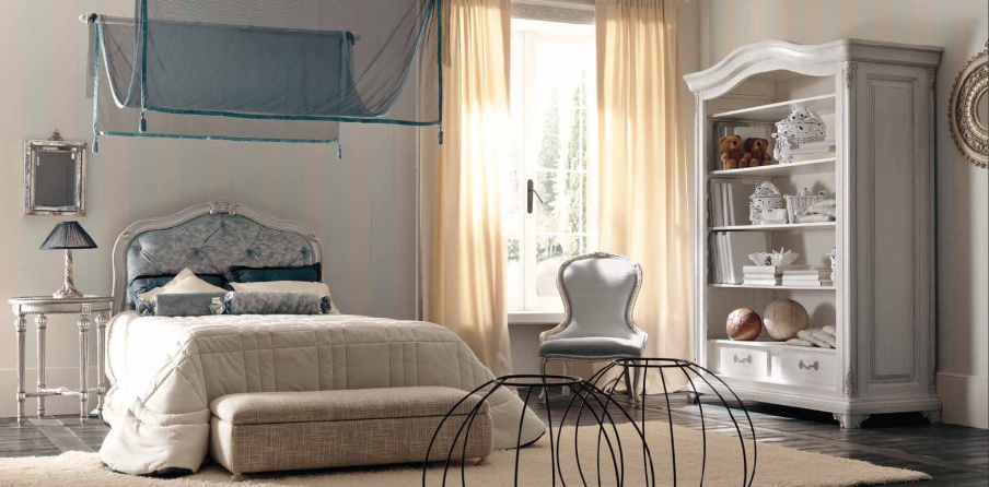 Headsets for bedroom with canopy over bed, Savio Firmino