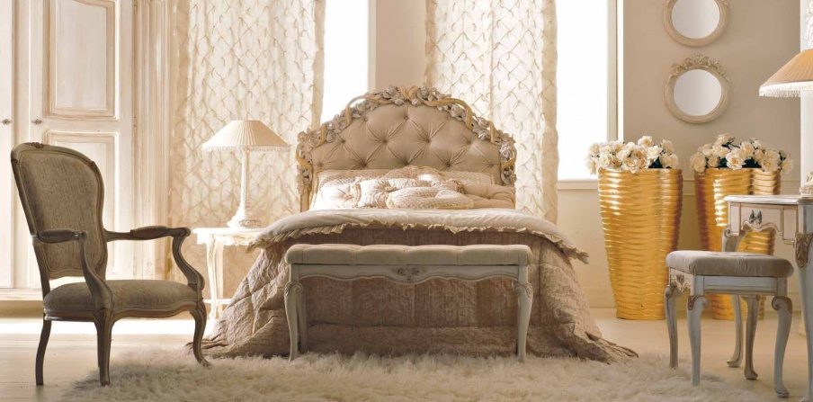 Set for bedroom, decorated with carved garlands, Savio Firmino