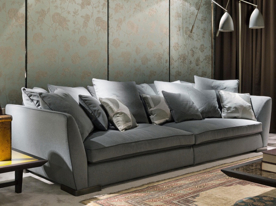 A sofa with a frame made of metal Ginevra, Flexform