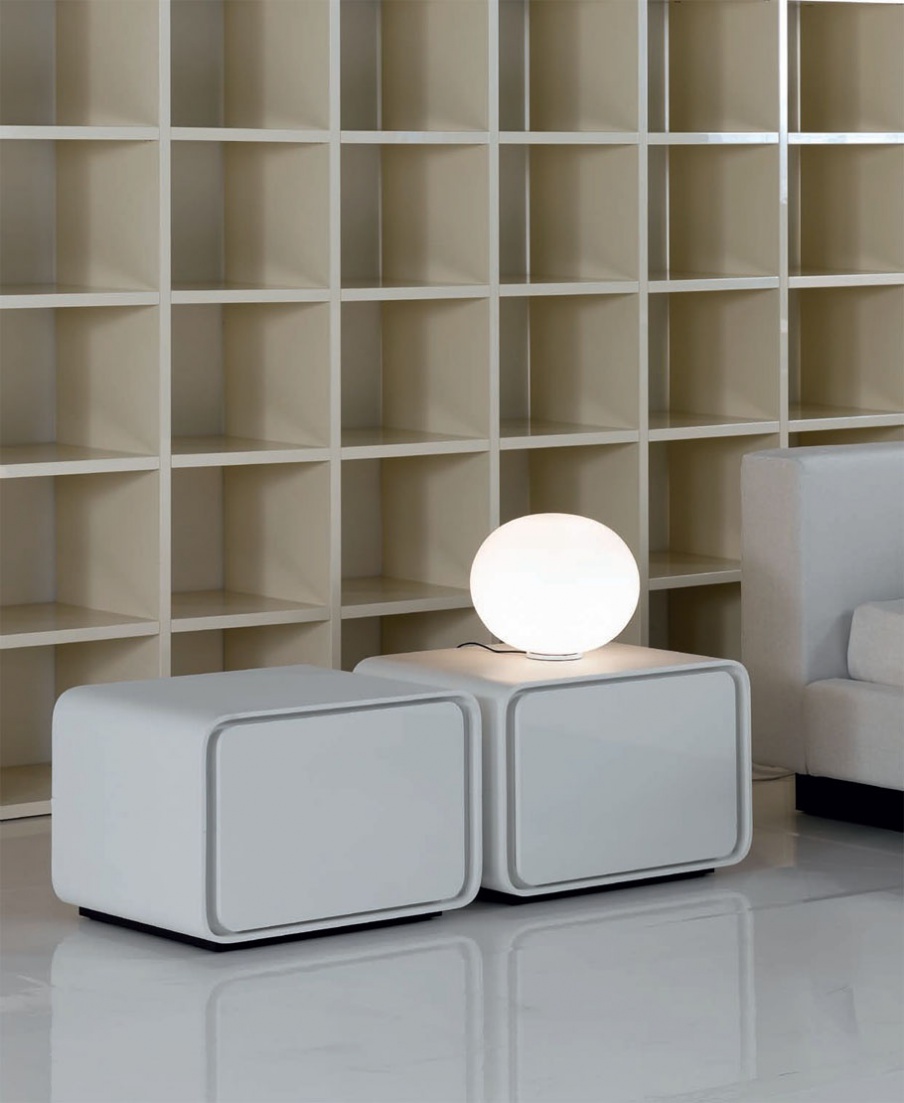 Bedside table Traccia, features tisettanta furnishings