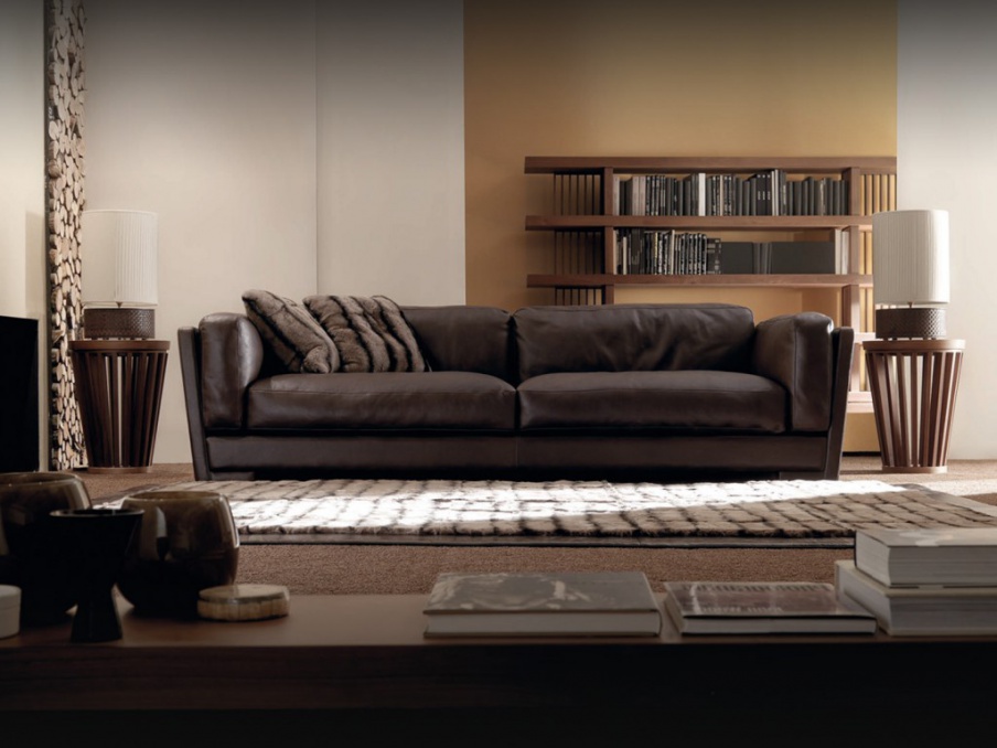 The four-seater sofa upholstered in natural leather Alison, Ulivi