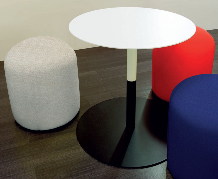 Poof with hidden frame Point features tisettanta furnishings