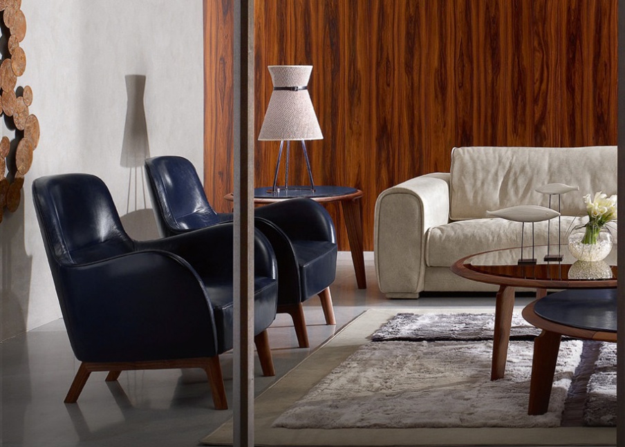 Chair in leather upholstery on wooden legs Caroline Ulivi