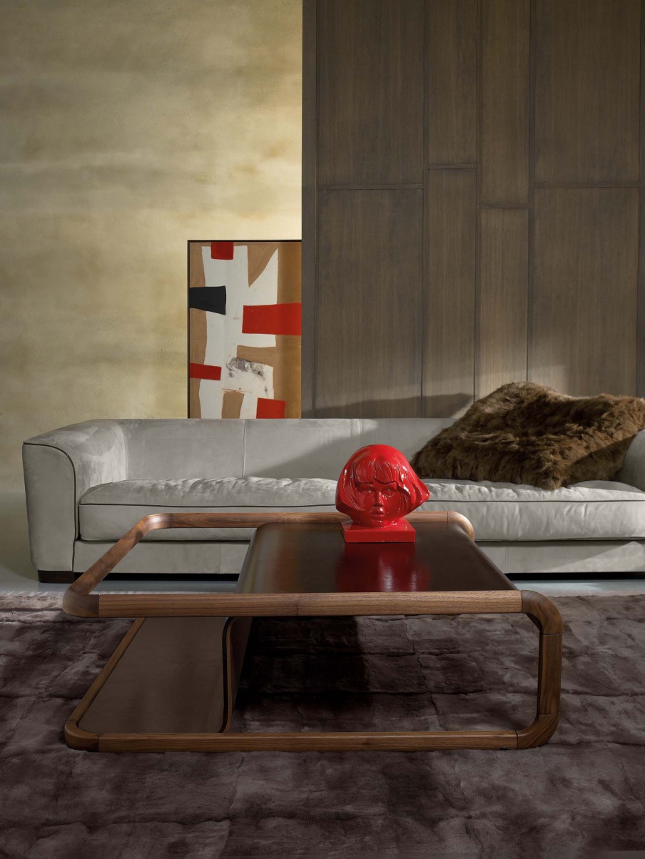 Coffee table with curved table top of Doom ate Luxury, Ulivi