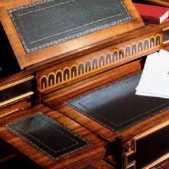 Writing table Armando Rho