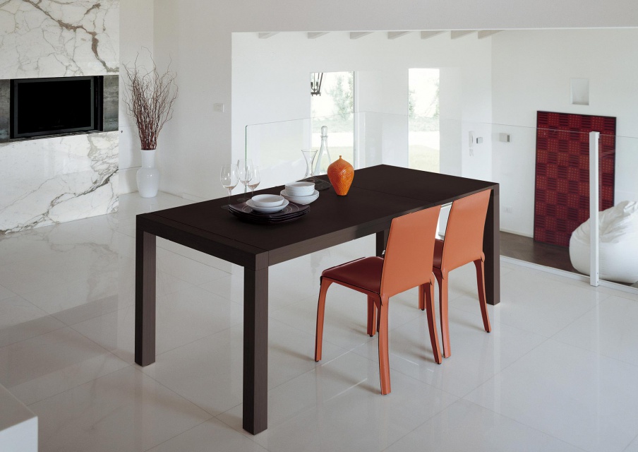 Desko dining table, Longhi