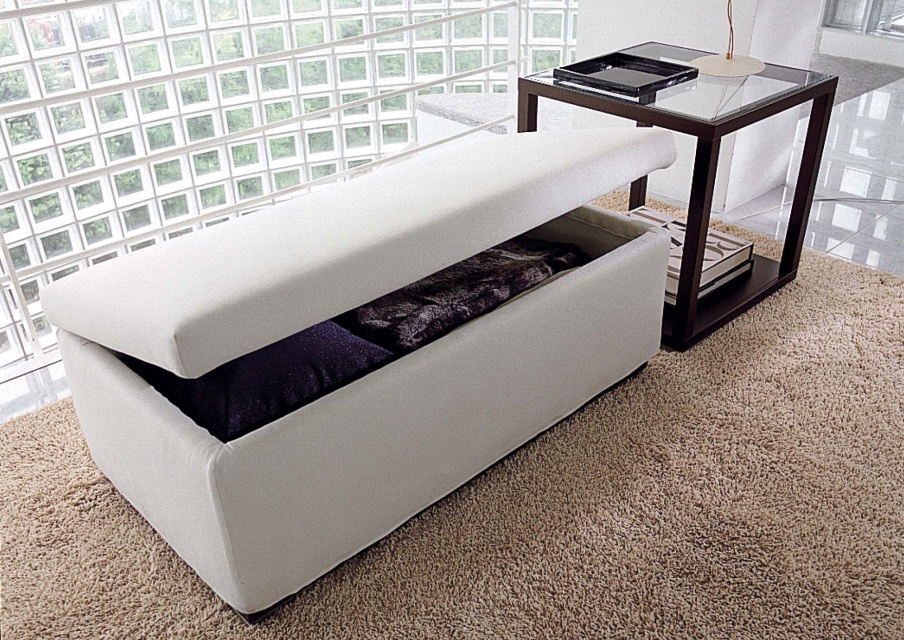 Bench Hallis, Longhi