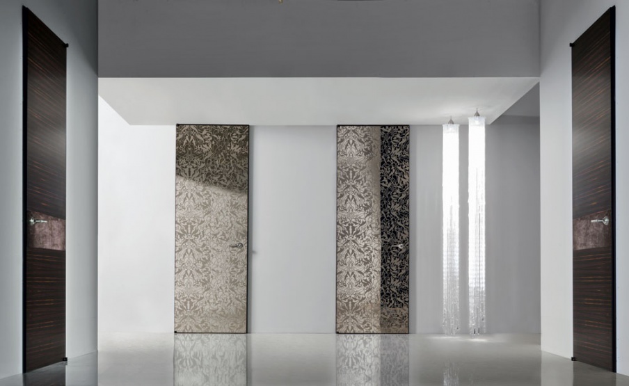 Doors with aluminum frame construction Headline, Longhi