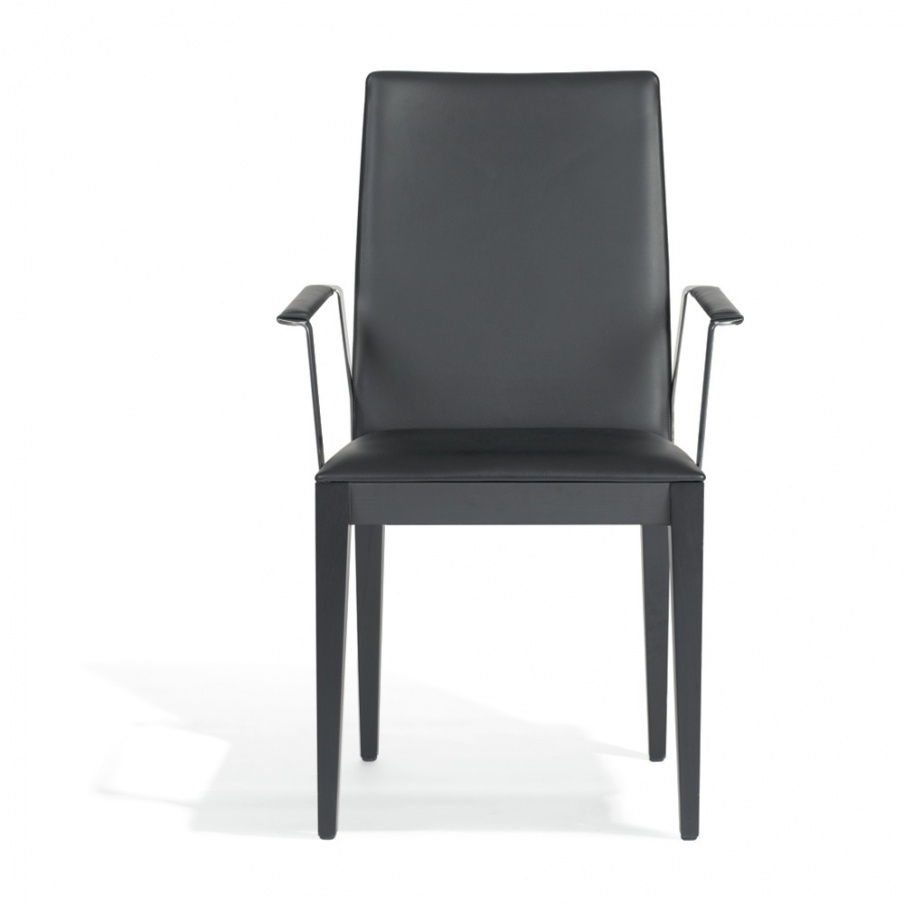 A chair made of natural wood Concetto, Past ... 