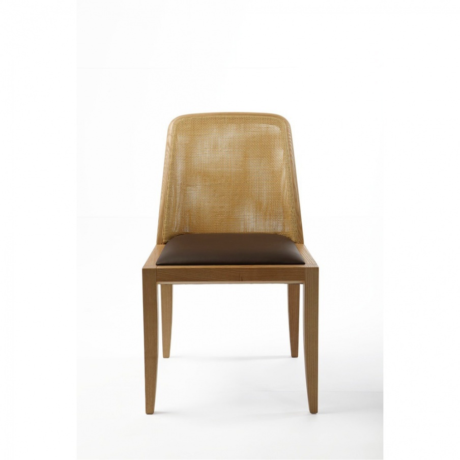 Chair with a frame made of natural wood Grace, Past ... 