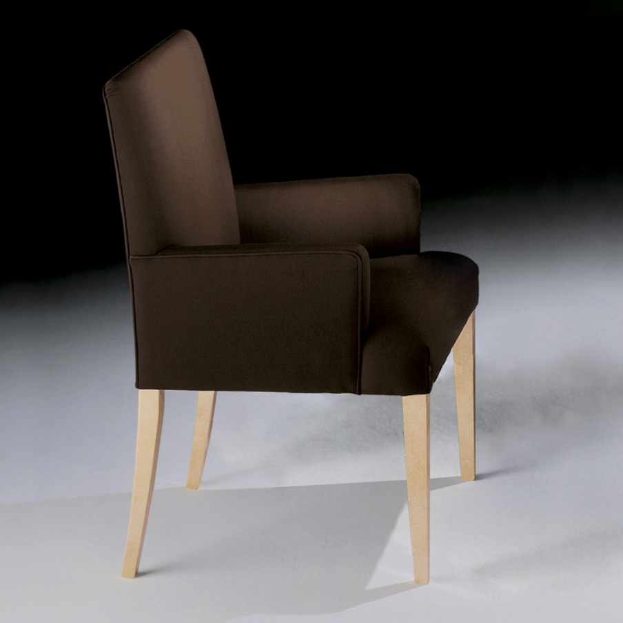 Chair with frame in natural wood, Tura