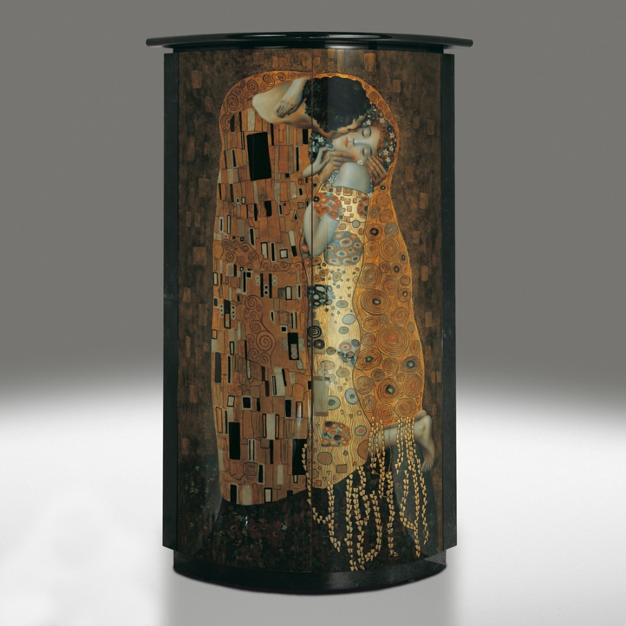 Corner Cabinet, Tura 