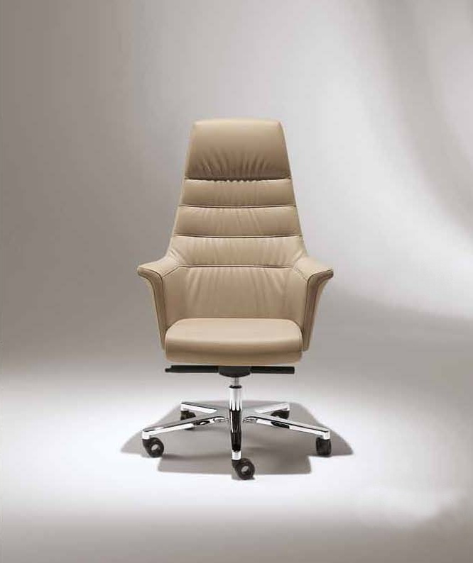 Desk chair in leather upholstery, OF COURSE - Smania