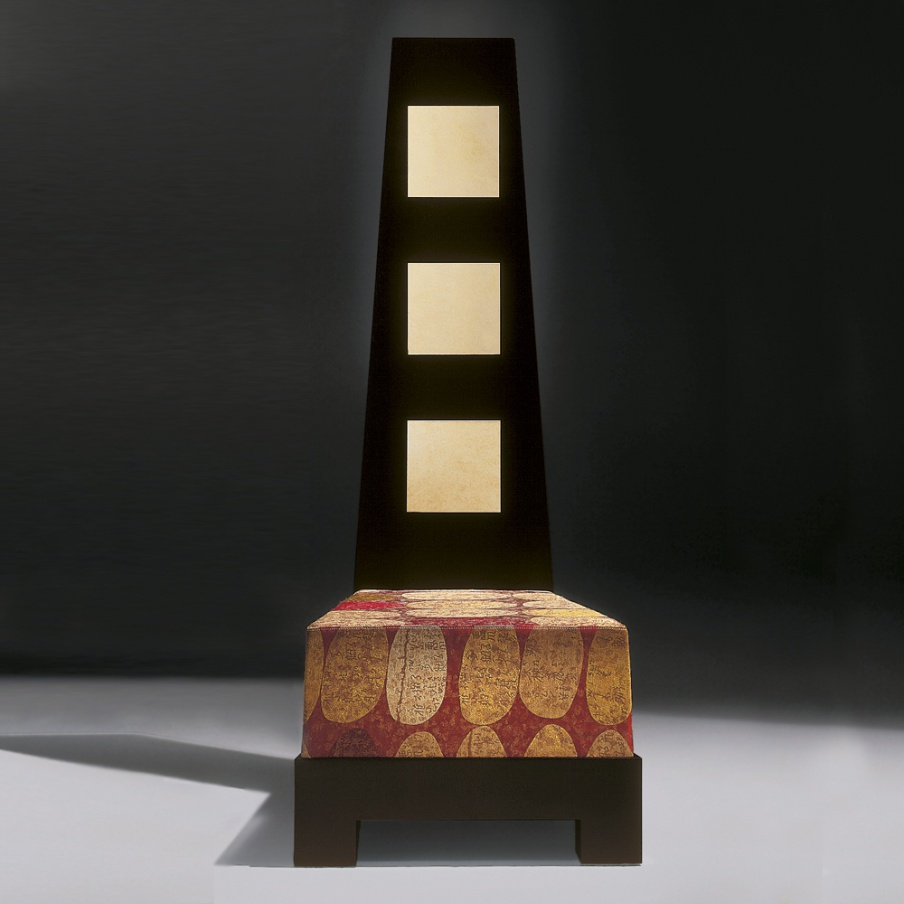 A chair made of natural wood Totem, Tura 