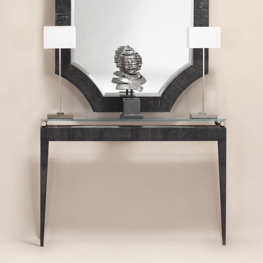 The console is natural wood Galuchat, Tura