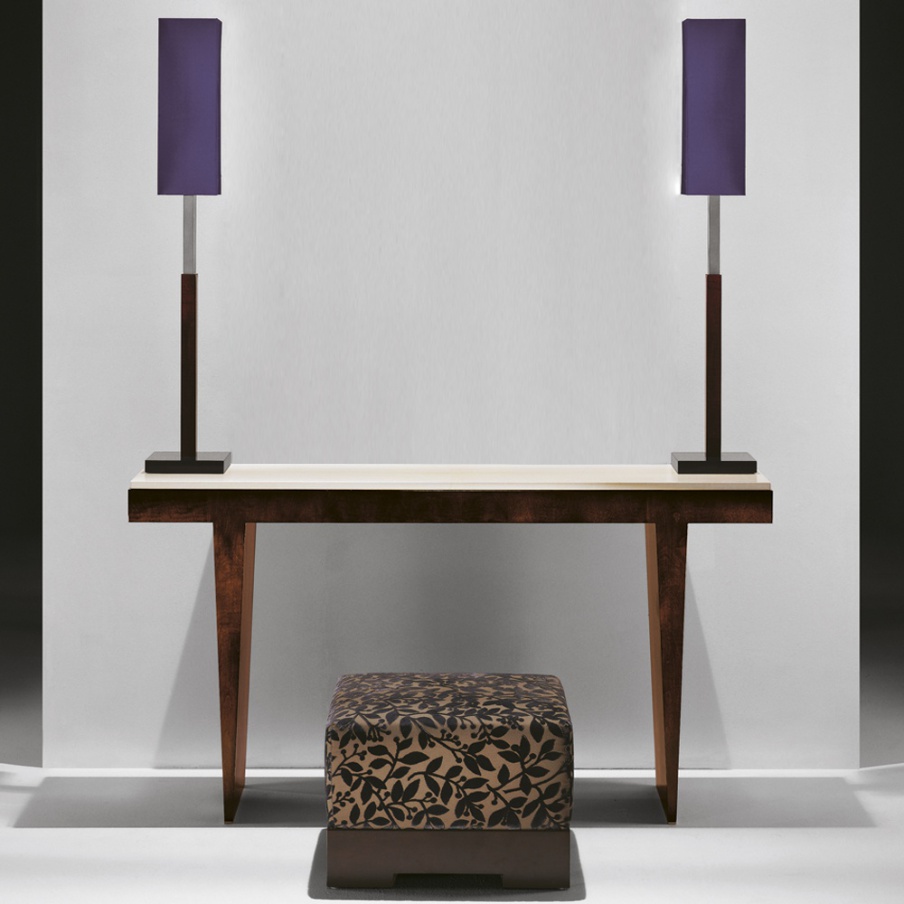 The console is natural wood, Tura