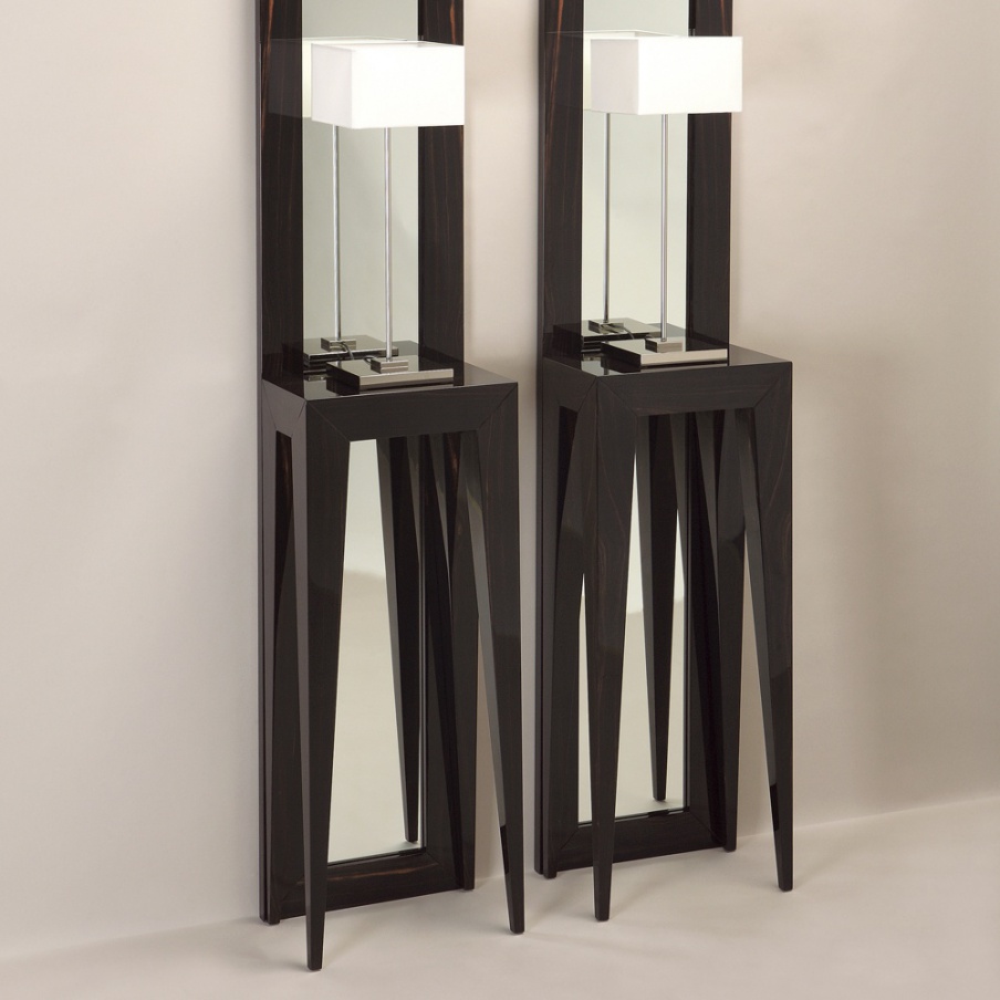 The console is natural wood, Tura