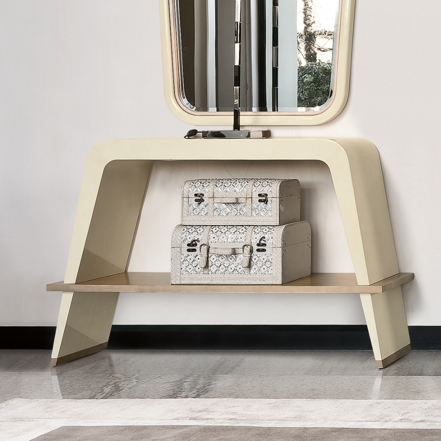 The console is natural wood, Tura