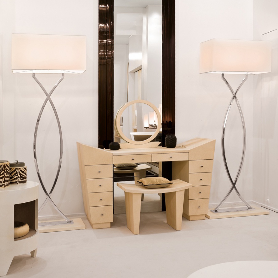 Dressing table, Tura