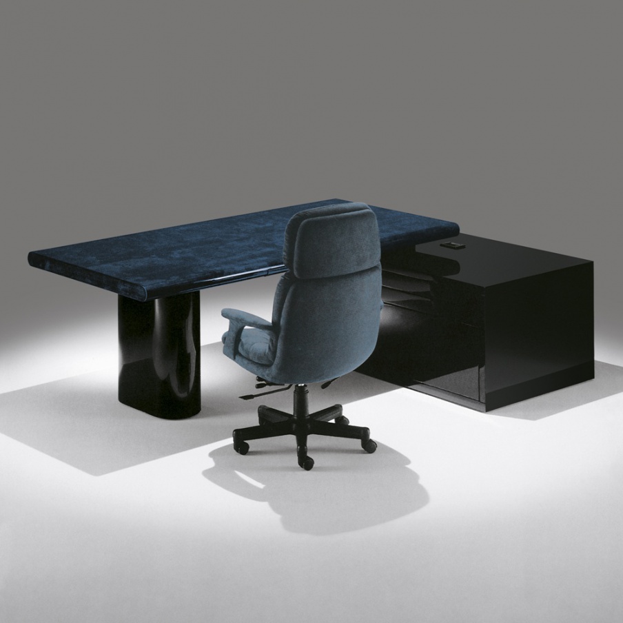 Desk, Tura