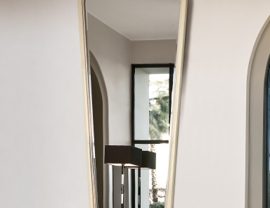Outdoor mirror, Tura