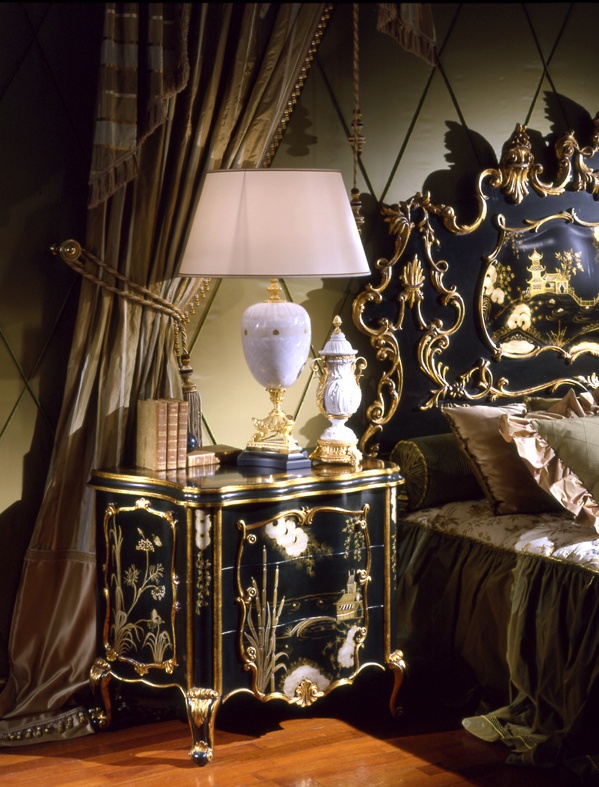 Bedside table made of solid wood, Armando Rho