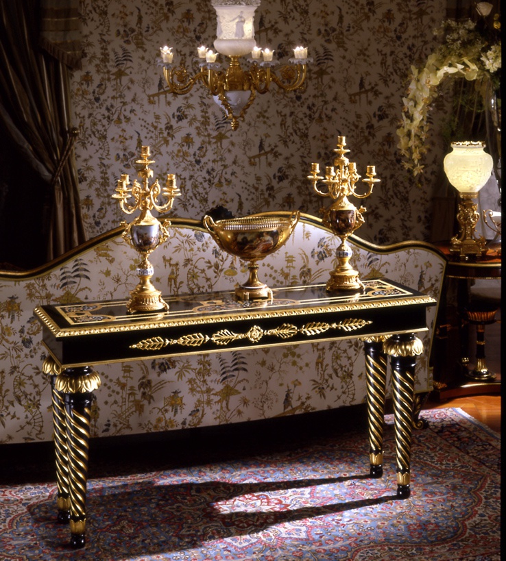 Pridivanny table made of solid wood, Armando Rho