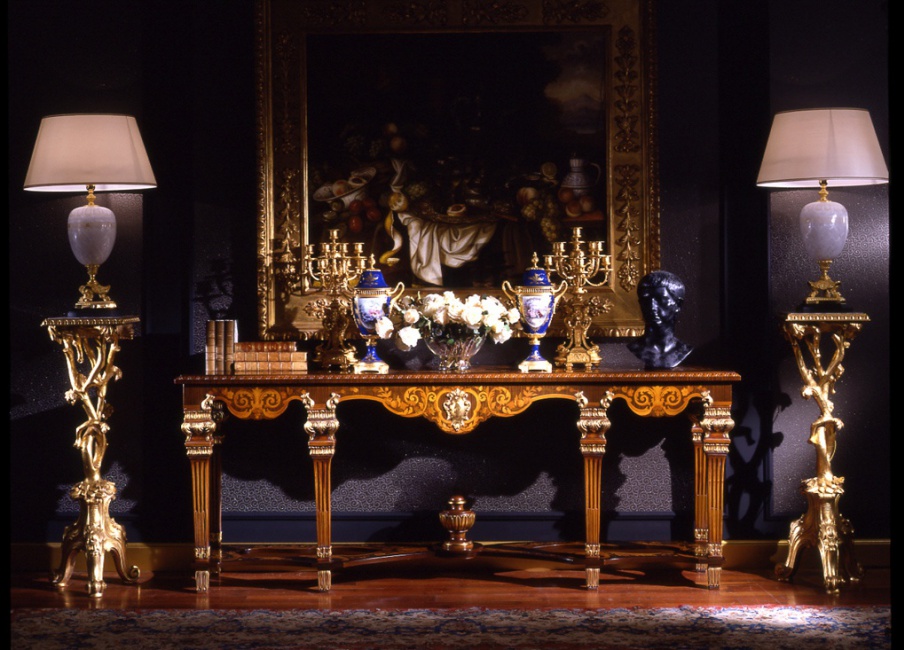 The console is made of solid wood, Armando Rho